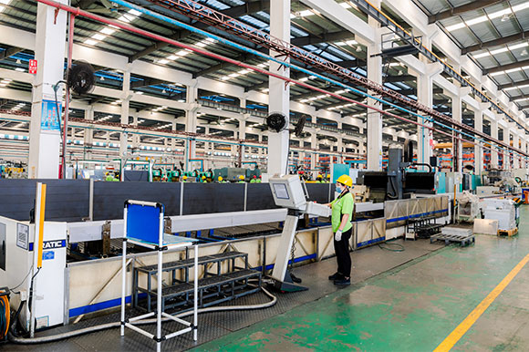 Staff operating hydraulic press