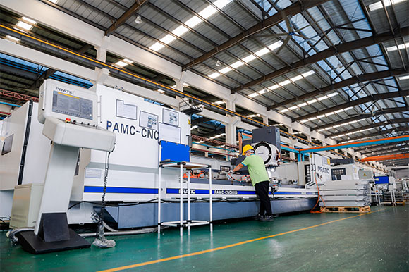 Staff processing long-part aluminum profiles